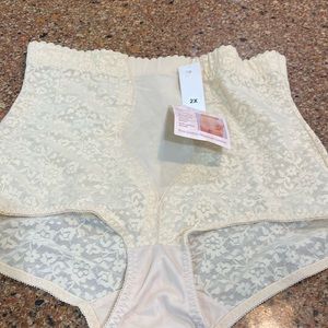 NWT HI WAIST SHAPING BRIEF
